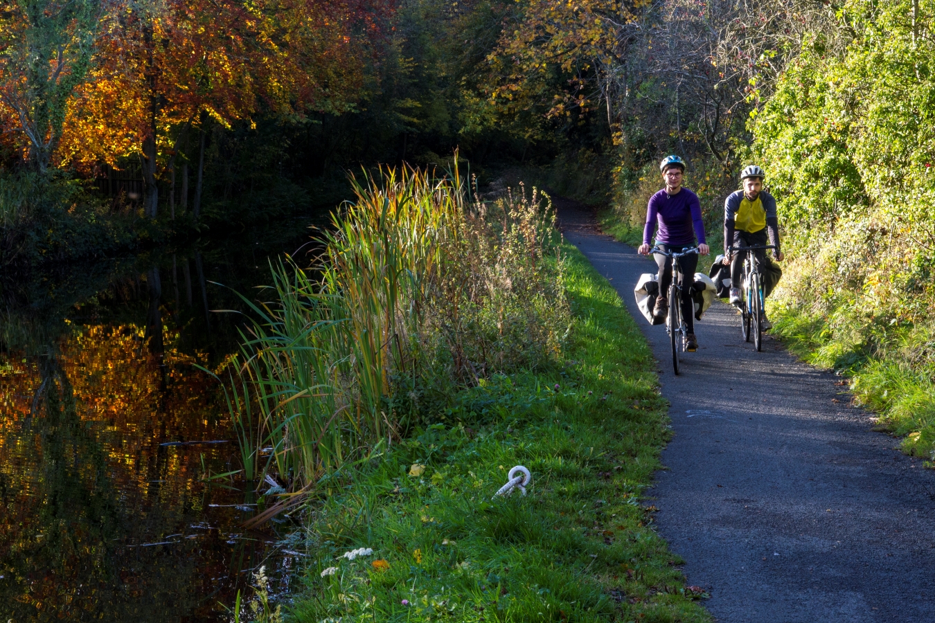 S5 Union Canal cyclists